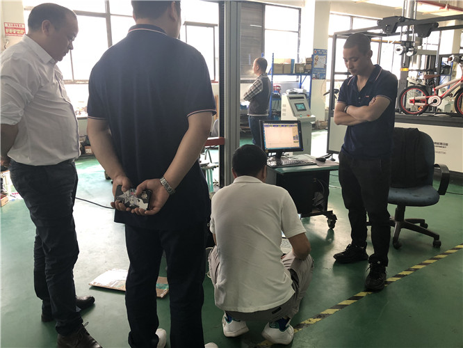 蘇州客戶來我司驗廠測試壓力分布測試系統(tǒng) 蘇州客戶來我司驗廠測試壓力分布測試系統(tǒng)